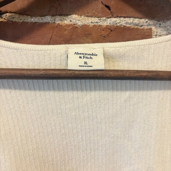 Abercrombie Sweater Top Size XL White - Picture 3 of 3